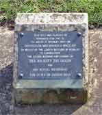 Another Queen's Gardens plaque, most appropriatly in this instance, but I am not convinced that it is  the original tree.